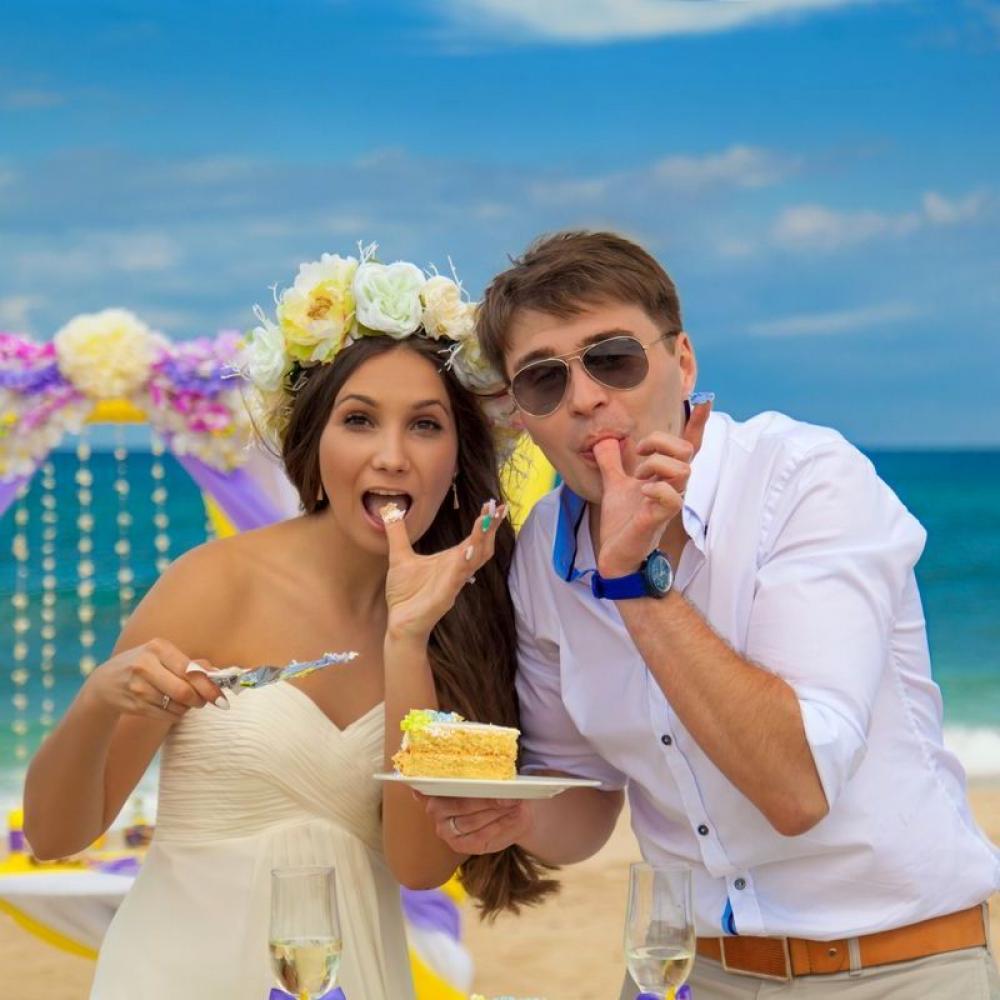 Свадьба с гостями в пляжном клубе Pearl Beach (Вики и Крис)
